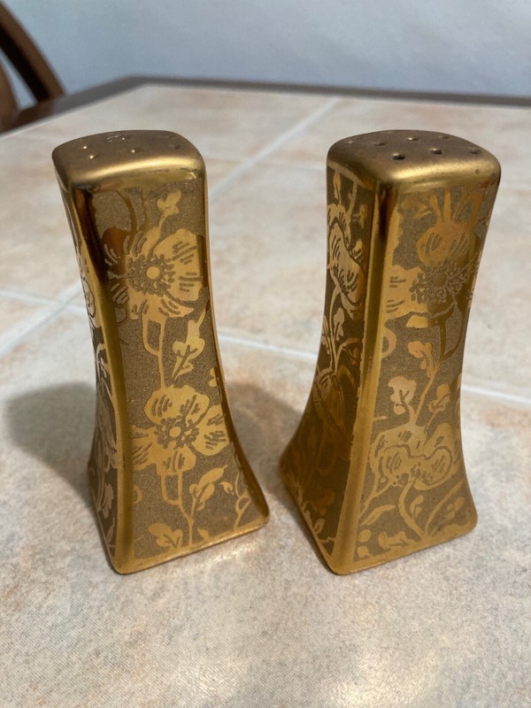 Vintage Stouffer Gold Poppy Salt and Pepper Shakers