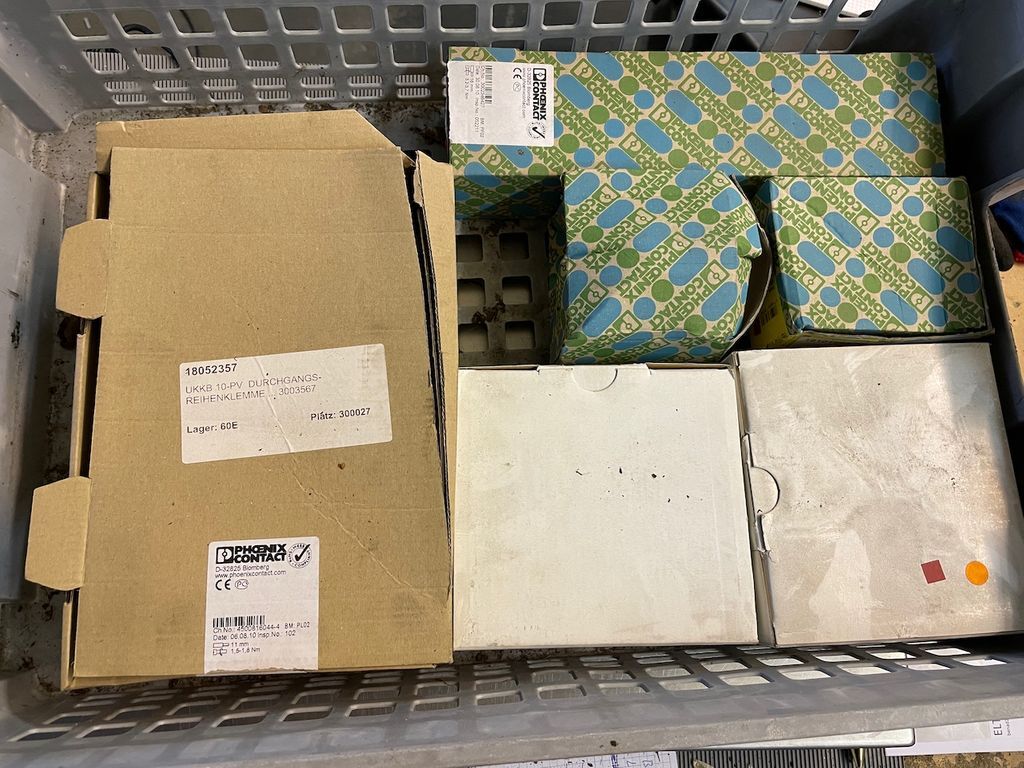 Lot Terminal Blocks and Fuse Inserts