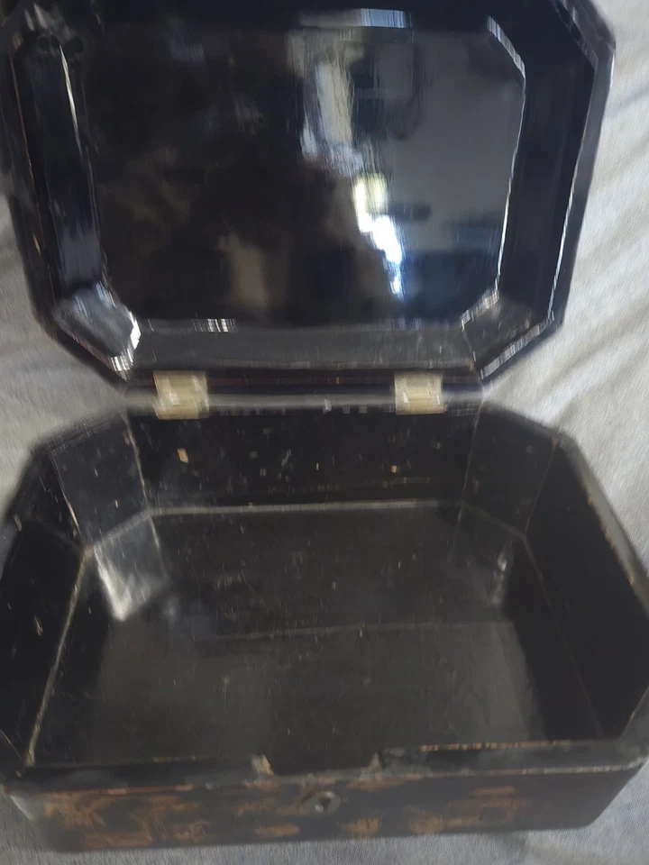 Antique Chinese box Landscape Scene black and gold lacquer 1800s  - Image 3 of 4