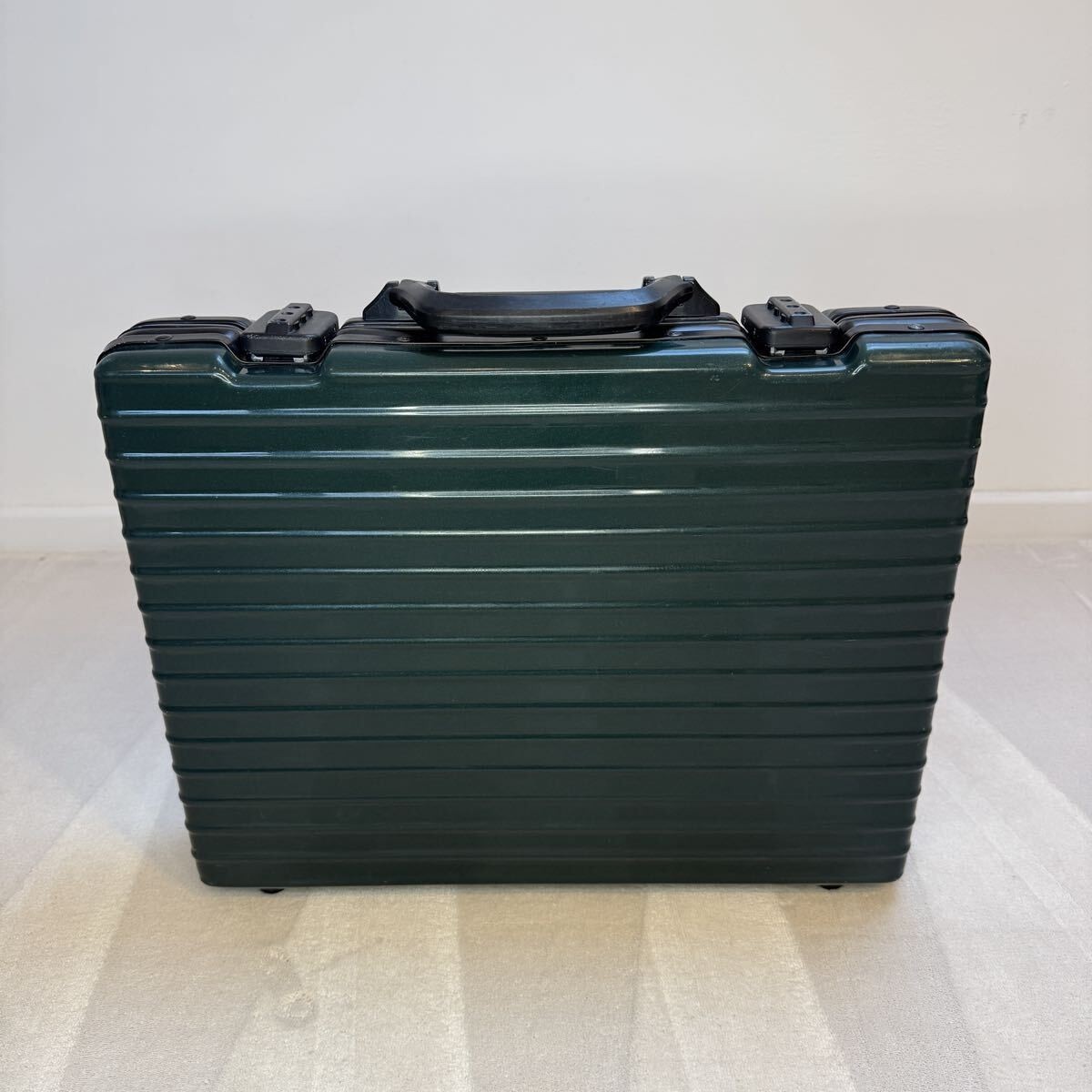 リモワ 830.44『samba nova』パイロットケース　エメラルドグリーン Rimowa Samba Nova 14L Briefcase Gloss Green | eBay