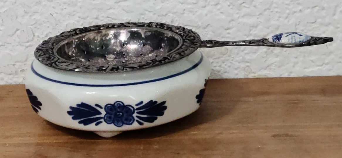 TEA STRAINER DELFTS HAND PAINTED HOLLAND
