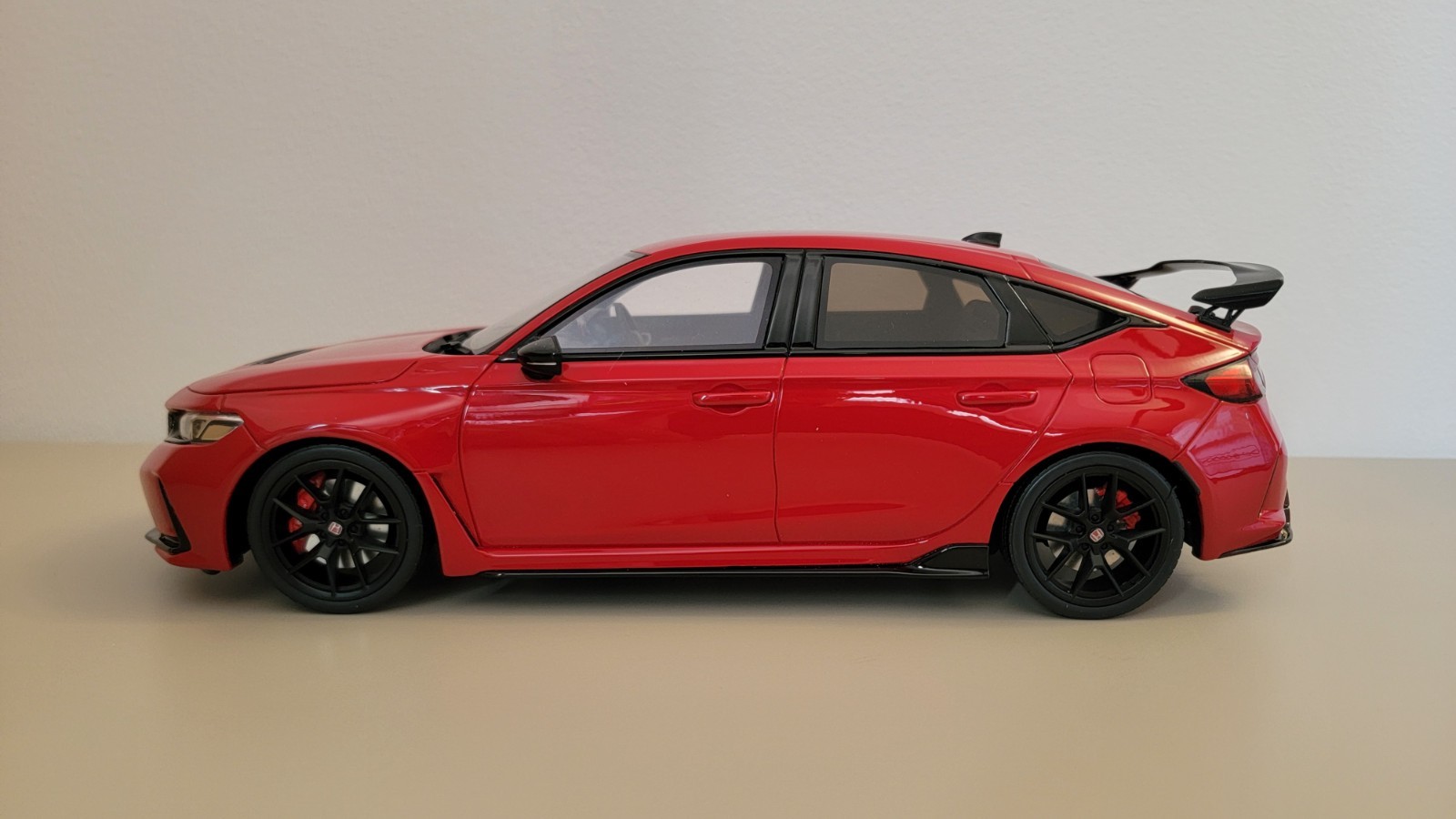 Honda Civic Type R 2022 OttOmobile miniature 1/18 pour déco bureau garage