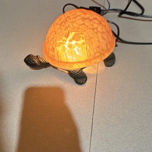 Vintage Tiffany-style amber art glass turtle accent lamp.