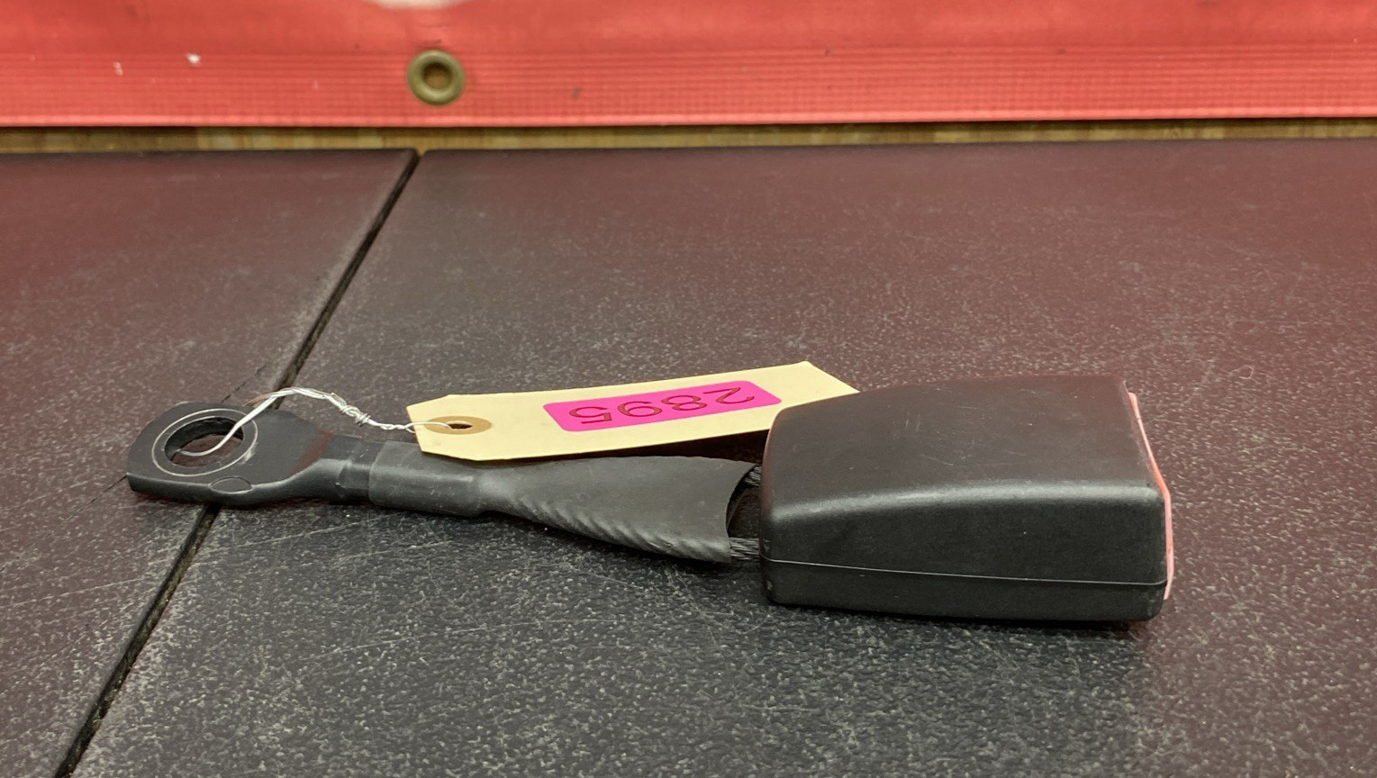 2002-2007 Maserati Spyder 4200 M138 Front Right Seat Buckle 33003205