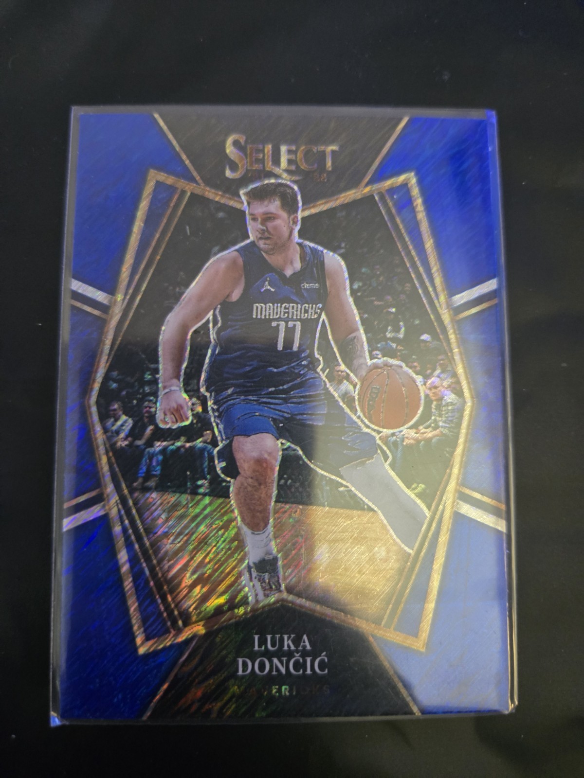 Luka Doncic 2021-22 NBA Select Premier Level Blue Shimmer Prizm #117