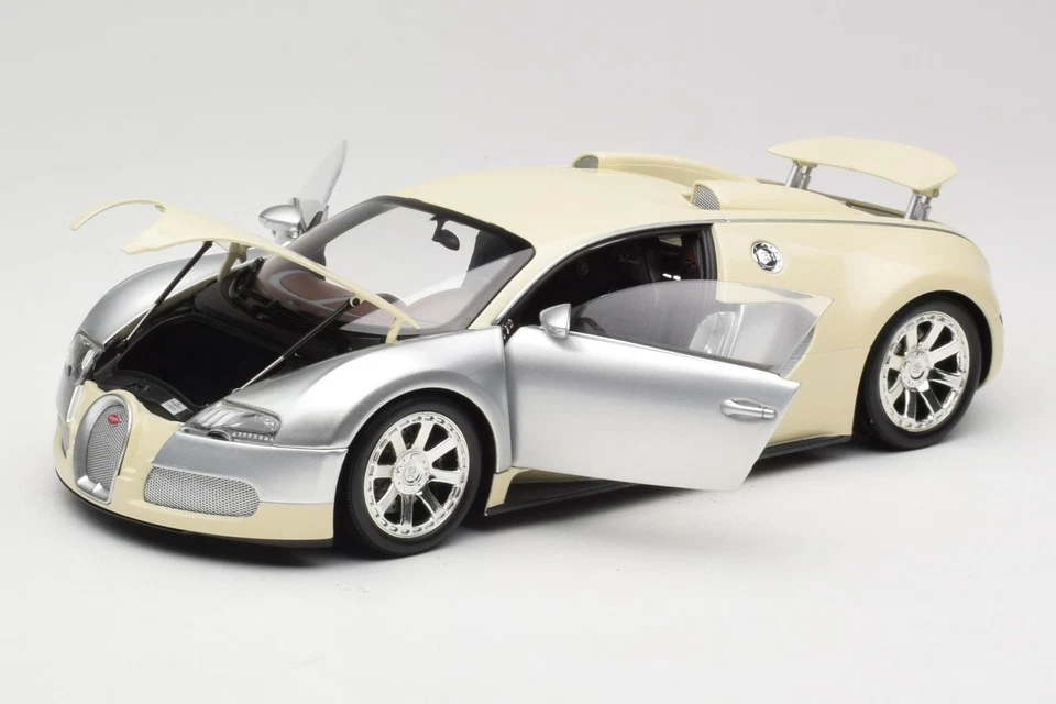 100110854 Bugatti Veyron Edition Centenaire Chrome Beige Minichamps 1/18 - Immagine 2 di 4