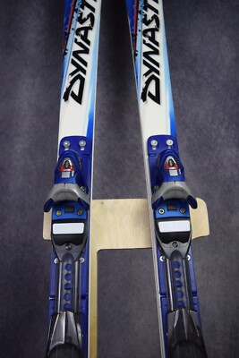 NEW DYNASTAR TEAM COURSE COMP SKIS SIZE 156 CM WITH LOOK BINDINGS