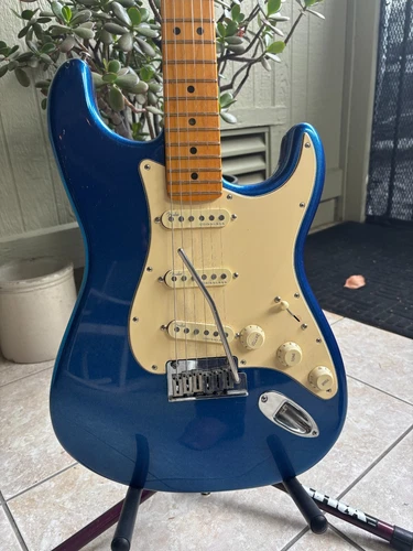 Fender American Ultra Stratocaster - Cobra Blue - Original Owner 
