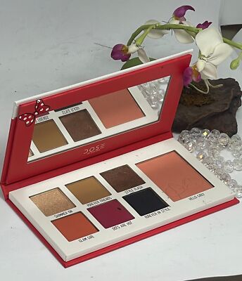 Disney Minnie Mouse Dose of Colors Eyeshadow & Blush Makeup  Disney dose of colors Minnie mouse eyeshadow palette new in box 6 shades & Blush main image 2