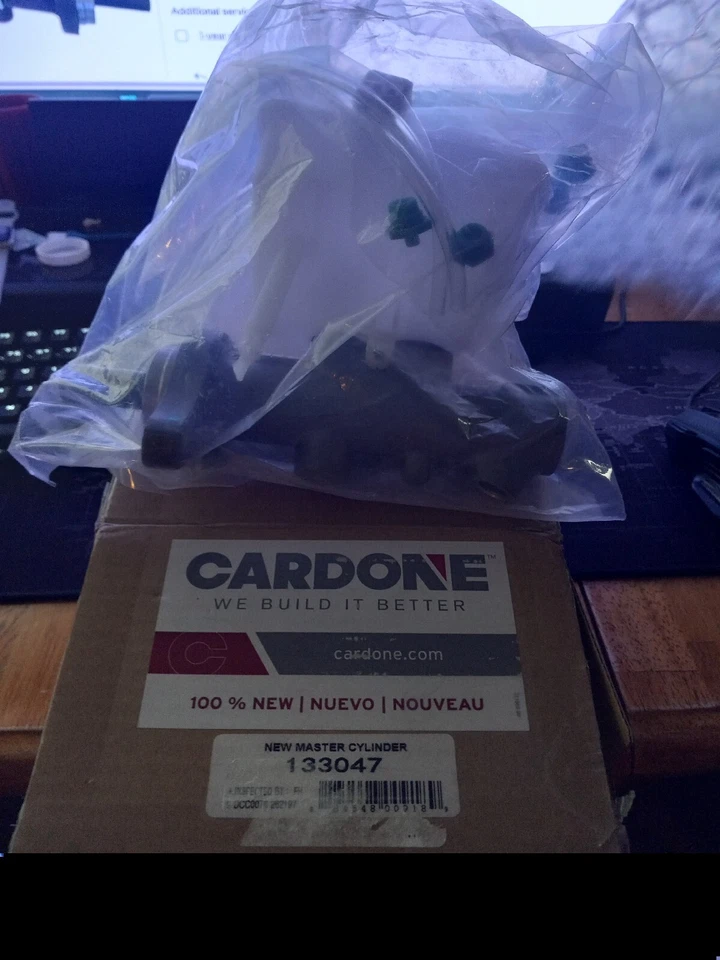 Cilindro maestro de frenos Volvo Cardone 13-3047 + KIT DE PURGA GRATIS + ENVÍO GRATUITO Foto 2 de 2