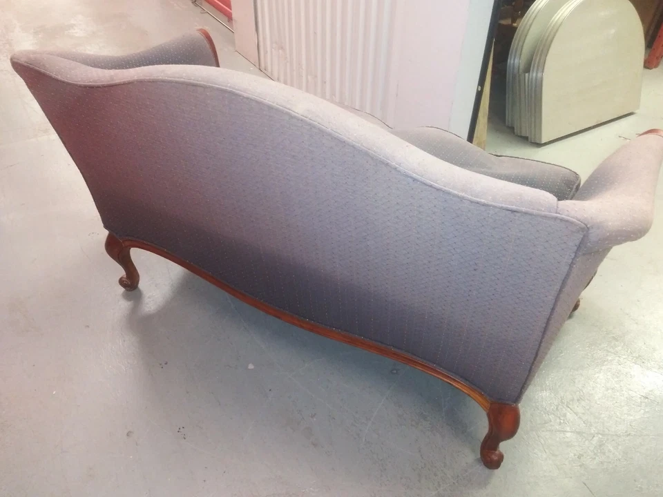 Silla de nogal americano con brazo de trineo francés Foto 4 de 4