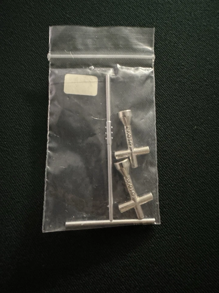 Exoto 1:18 Porsche 917/30 Coffret Pezzi Ricambio Chiave Cambio Ruote - Immagine 2 di 2