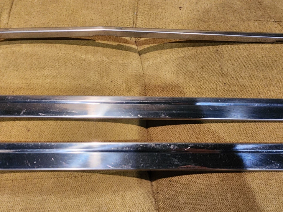 Cadillac Fleetwood Brougham Deville 1980-1989 tracción trasera moldura de maletero cromo OEM Foto 4 de 4