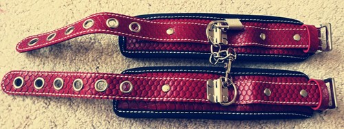 Handcuffs Silver Chain : Lining with Pink Hair; Black Red Pink Brown | 2EO.World - Picture 3 of 5