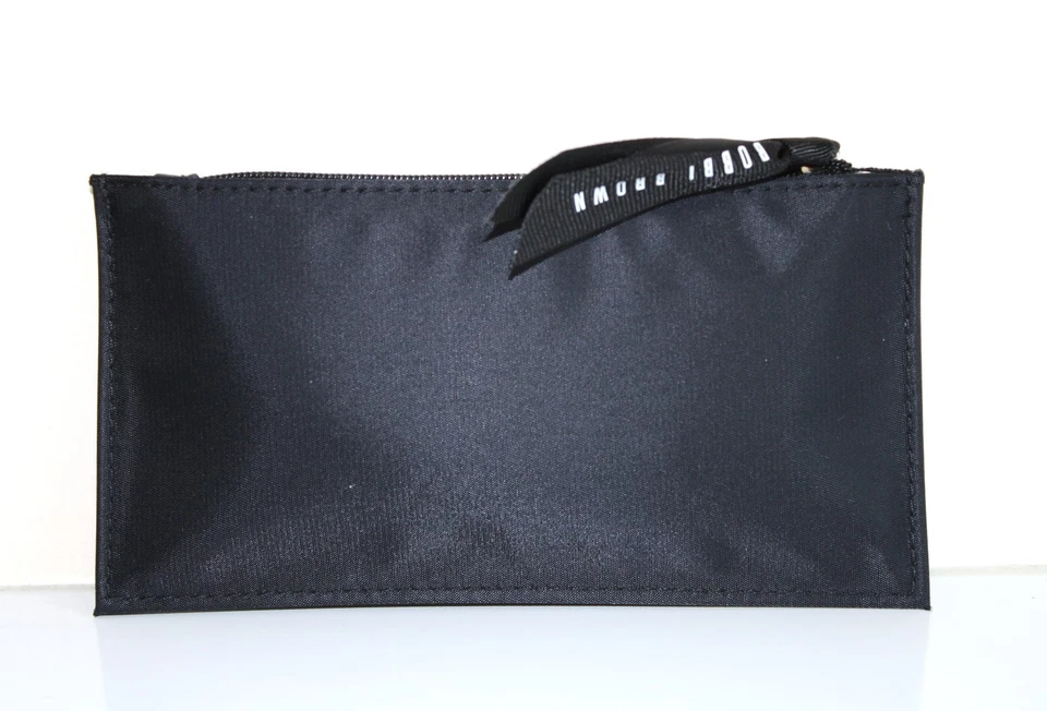 Cepillo para el cuidado de la piel y/o bolsas de cosméticos Bobbi Brown negras Foto 2 de 4