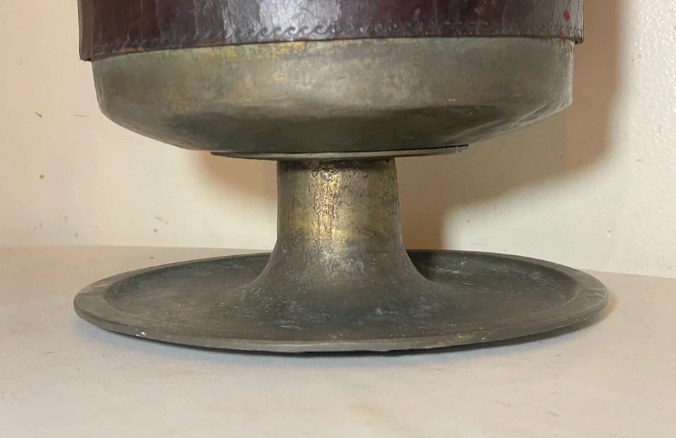 antiguo soporte bastón para paraguas con patas de bronce envuelto en cuero de principios de 1800 Foto 4 de 4