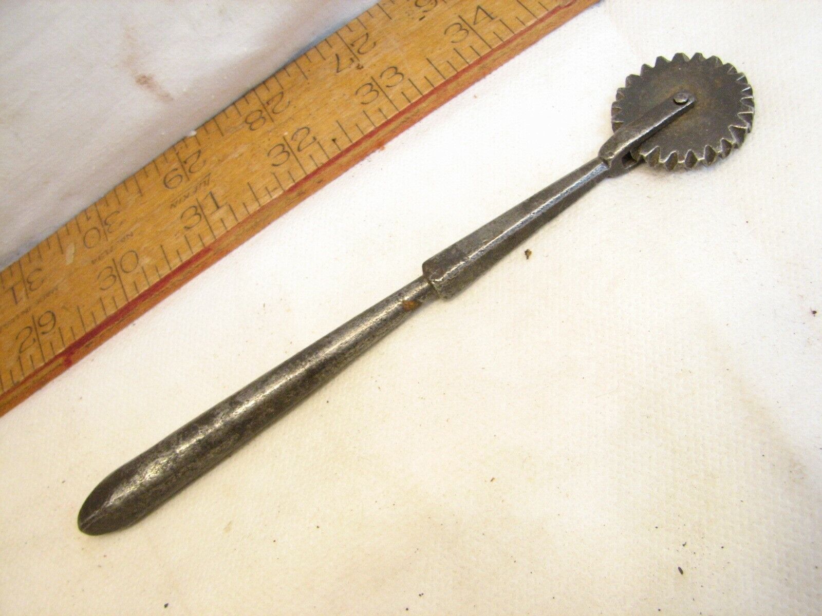 Antique Blacksmith Hand Forged Iron Wheel Pie Crimper Dough Crust Kitchen Tool