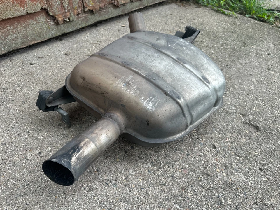 Silenciador de escape trasero BMW 535i GT P30842 2010-2013 TRACCIÓN TRASERA 3,0 L lado del conductor OEM Foto 2 de 4