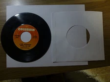 Old 45 RPM Record - Columbia 4-46009 - Lynn Anderson - Smile For Me / A Man Like