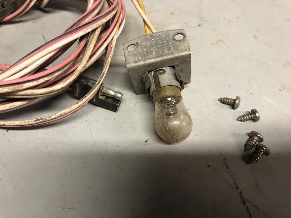 Dodge Dome 1972-79 lámpara luz de cortesía lente Mopar D100 D200 D300 Power Wagon Foto 2 de 4