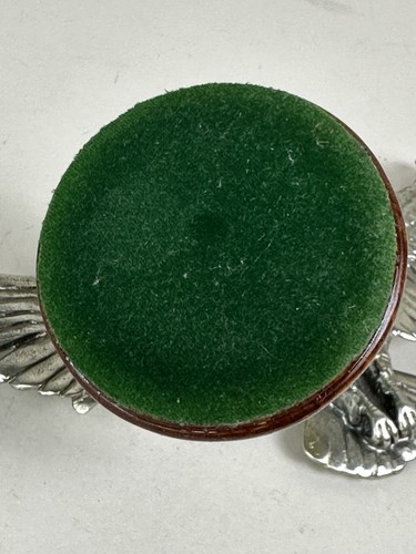 Malteser Falke Silber Zinn ausgebreitete Flügel Statue Holzsockel - Bild 8 von 10