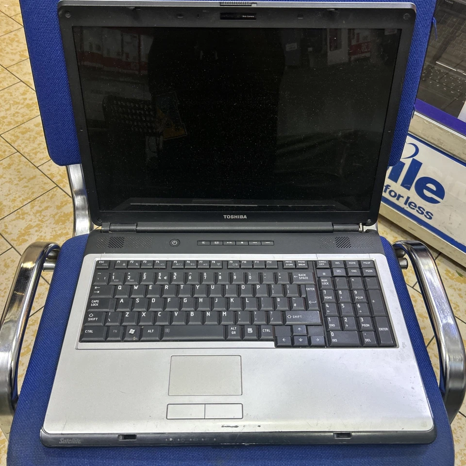 Toshiba CB30-B-103 13.3" (16GB, Intel Celeron, 2.16GHz, - Image 3 of 4