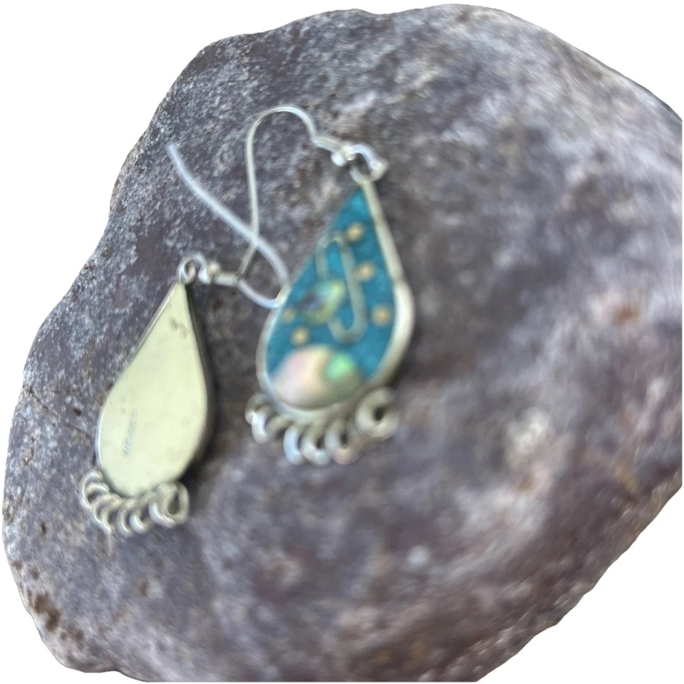 纯银绿松石镶嵌珍珠母银河金色耳环 — 第 4/4 张图片