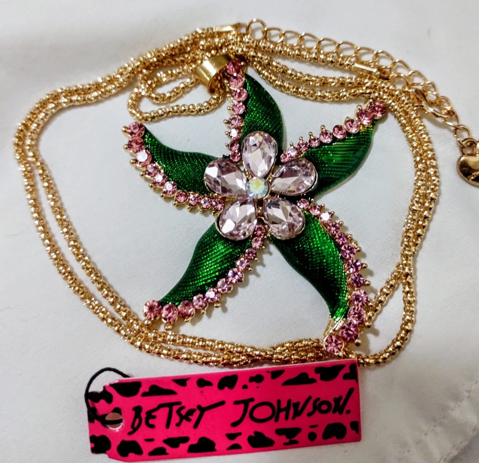 Collar y cadena estrella de mar Betsey Johnson esmalte verde y estrás rosa  Foto 2 de 4