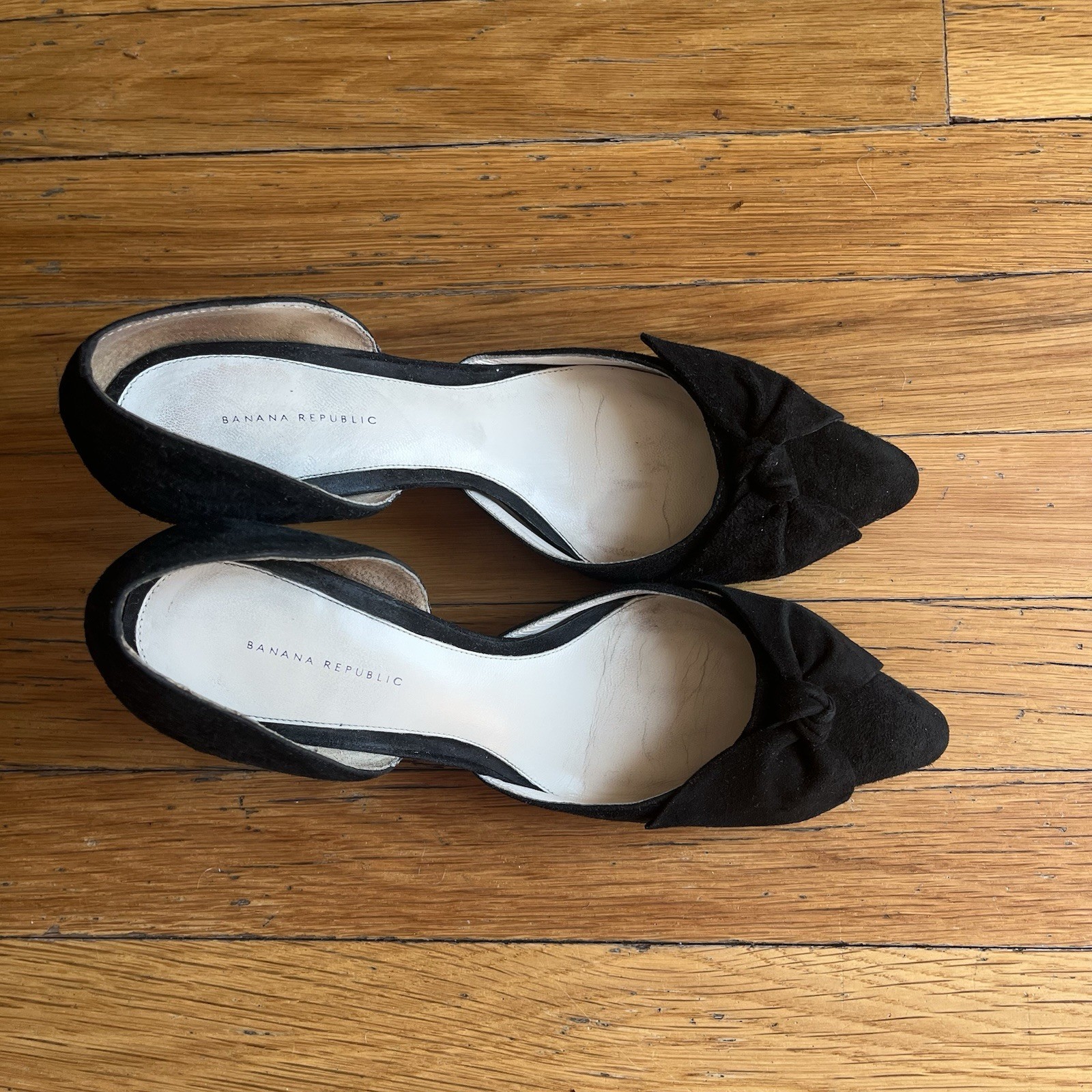 Banana Republic women's Suede Bow Toe D’Orsay Heels Black 7.5