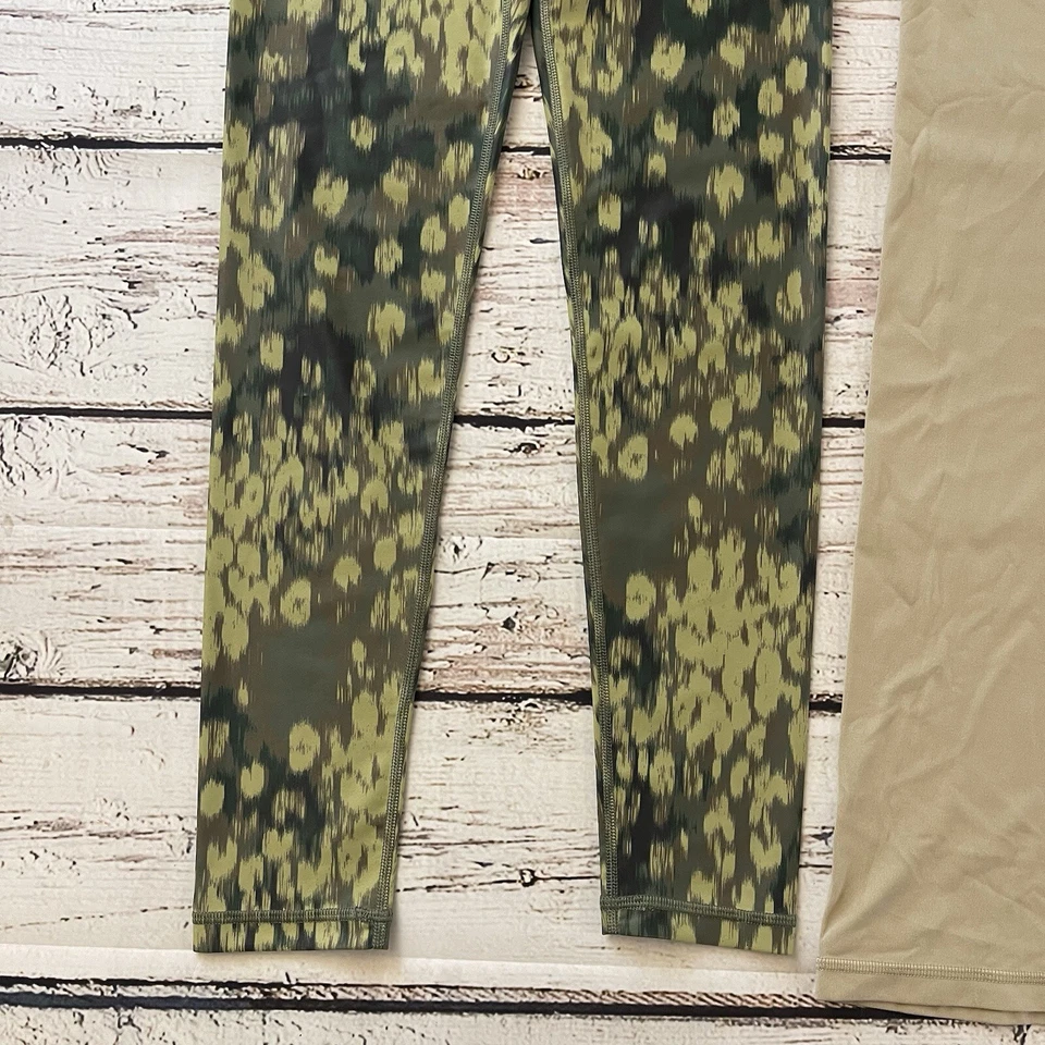 Leggings OFFLINE by Aerie Beige Real Me Acampanados Tiro Alto Talla Mediana y Pequeña Floral Foto 3 de 4