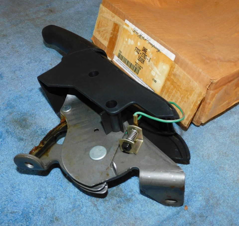 Ford Probe SE GTS GT 1993-1997 NOS FRENO DE ESTACIONAMIENTO CONTROL MANIJA MONTAJE Foto 4 de 4