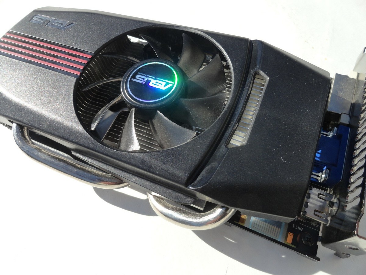 グラフィックボード・グラボ・ビデオカード ASUS ENGTX550 Ti DC/DI/1GD5 ASUS NVIDIA GeForce GTX 550 Ti (ENGTX550 TI DC/DI/1GD5) 1GB GDDR5