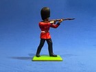 BRITAINS DEETAIL ENGLAND SCOTS GUARD STANDING AIM WITH RIFLE VINTAGE #3 SOLDIER