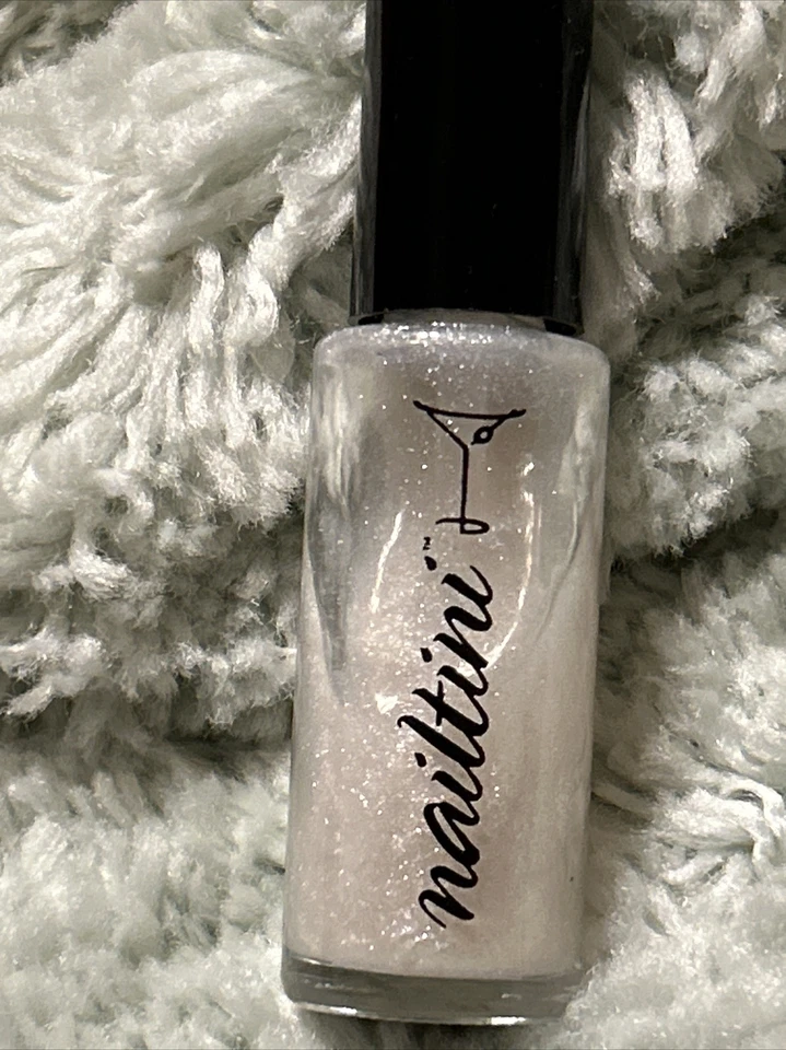 Nuevo esmalte de uñas Nailtini 0,25 fl oz llama azul es un tono perla blanco Foto 2 de 4