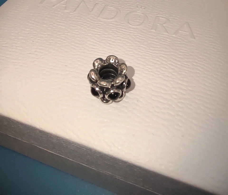 Pandora Forget Me Not Negro Ónix Dije Retirado Foto 3 de 4