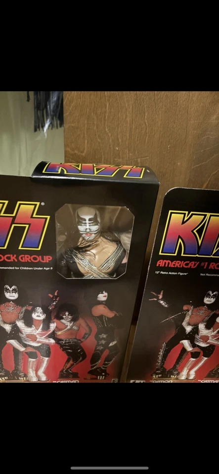 Juego de figuras de juguete de 12 pulgadas FIGURAS DE BESO - incluye - Los cuatro miembros de la banda Foto 4 de 4