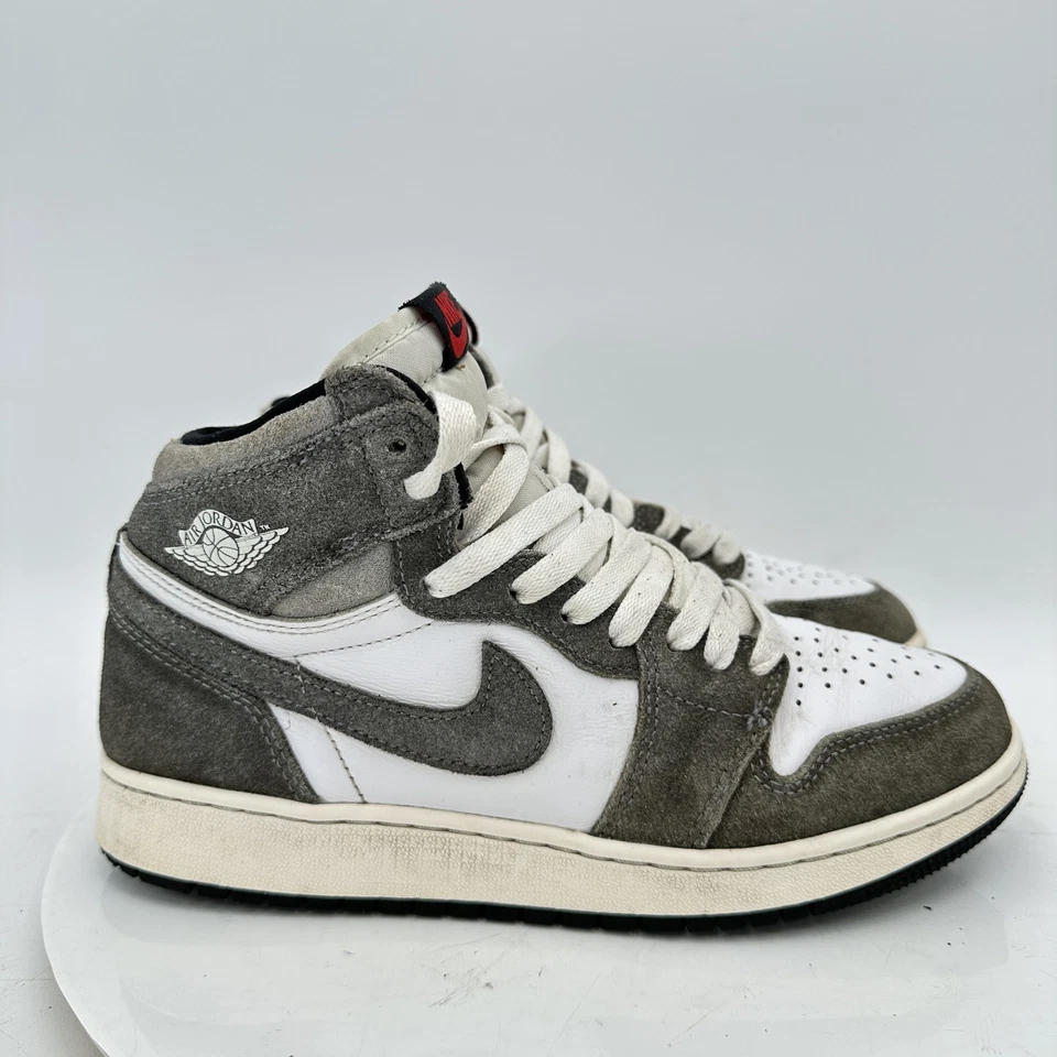 Nike Air Jordan 1 Size 6Y Women 7.5 Retro High OG Washed Gray Suede FD1437-051 - Image 2 of 4