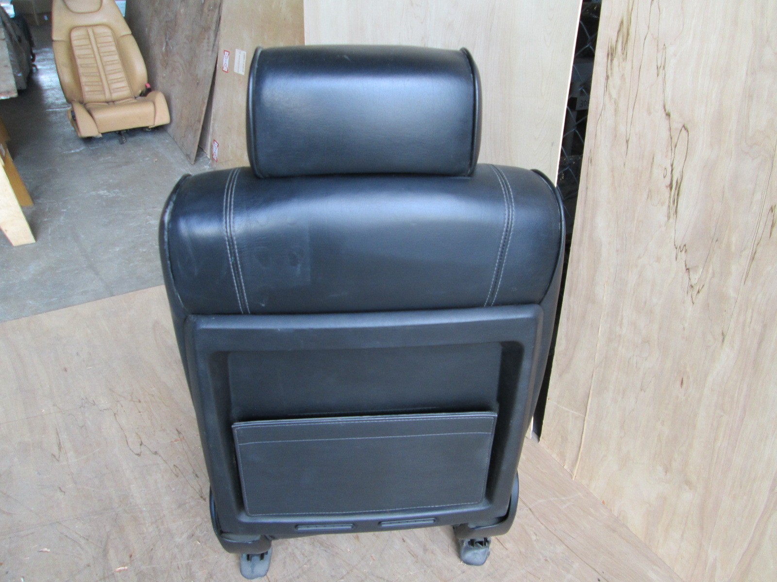 Maserati  Quattroporte -  RH / Passenger Seat  w/ Rails / Guides - Black