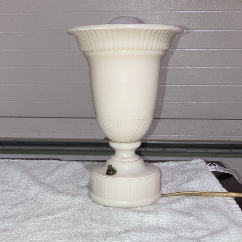 Vintage Aladdin G376 White Glass Table Lamp, Corded Electric, Knob Control