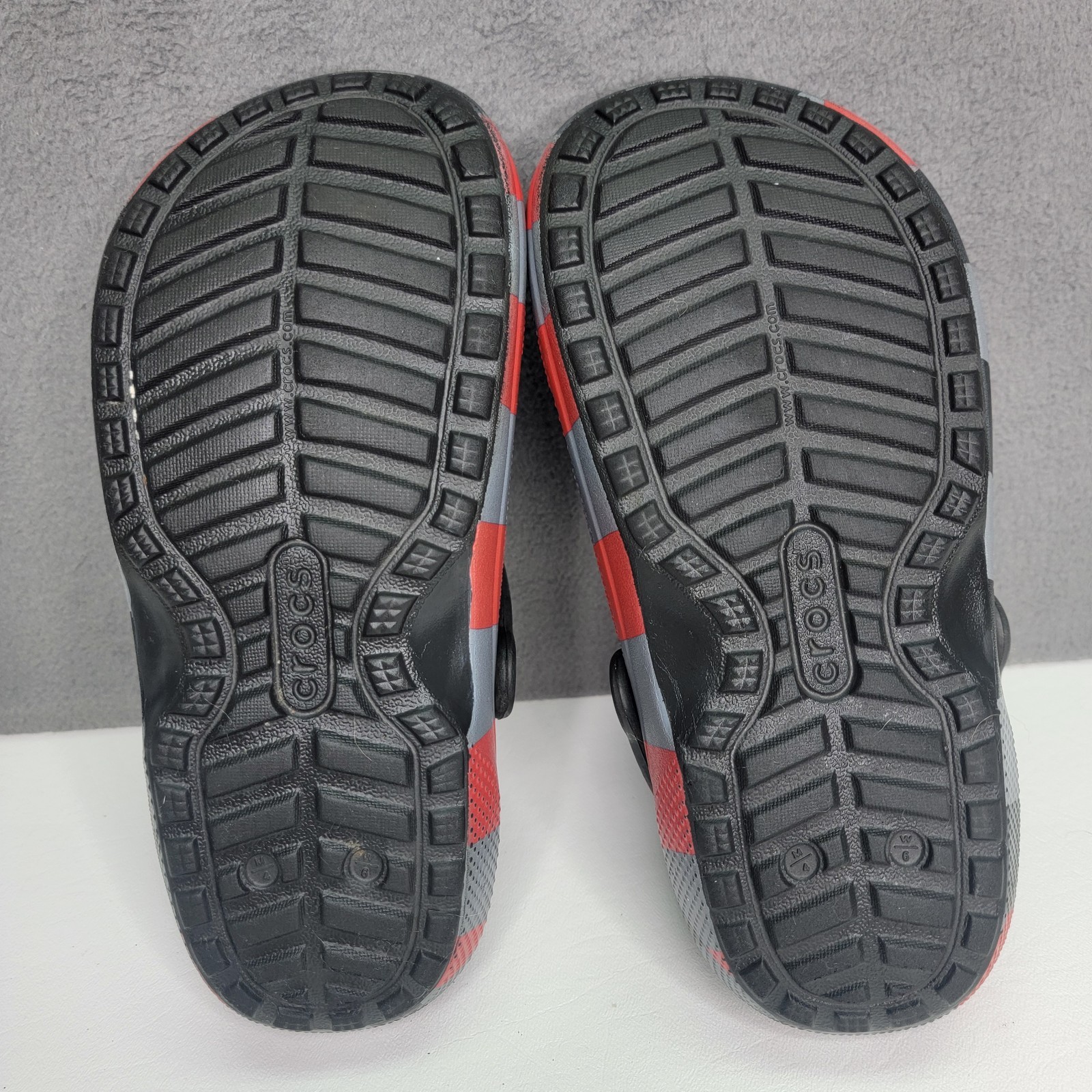 Crocs Classic Fur Lined Plaid Fleece Clog Grey Red Black Size Mens 4 Womens 6 image 8