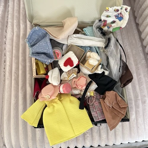 VINTAGE BARBIE MATTEL ACCESSORIES LOT SHOES, GLOVES, HATS, SOCKS, MATTEL V11