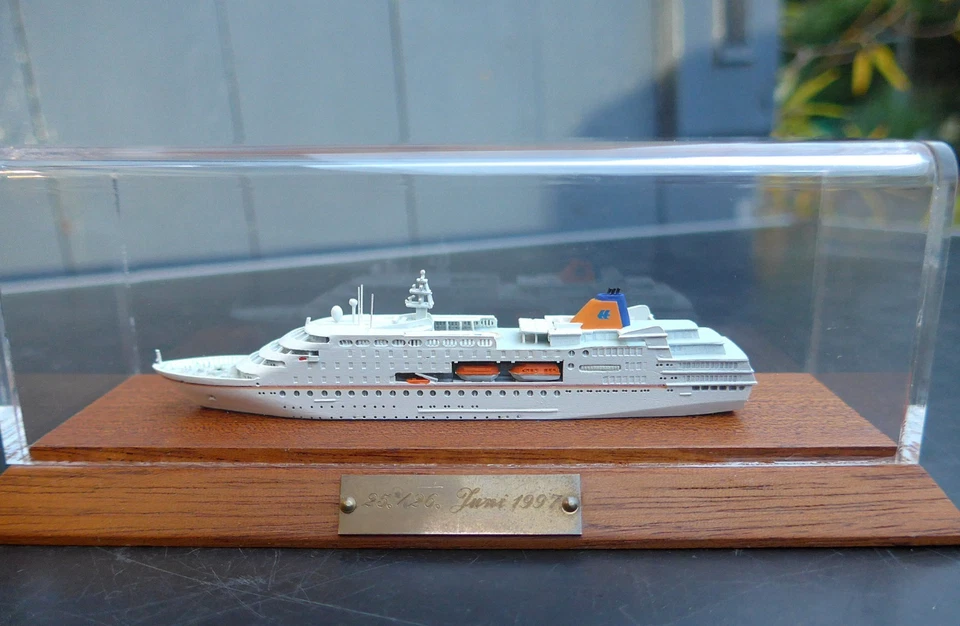 Schiffsmodell Columbus 1:1250 Hapag Lloyd - Bild 2 von 4