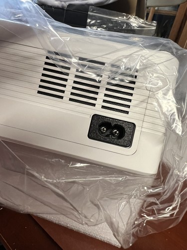 MVV Mini Projector 200 ANSI Lumens MV-08 With 100" 16:9 Projection Screen - Picture 6 of 12