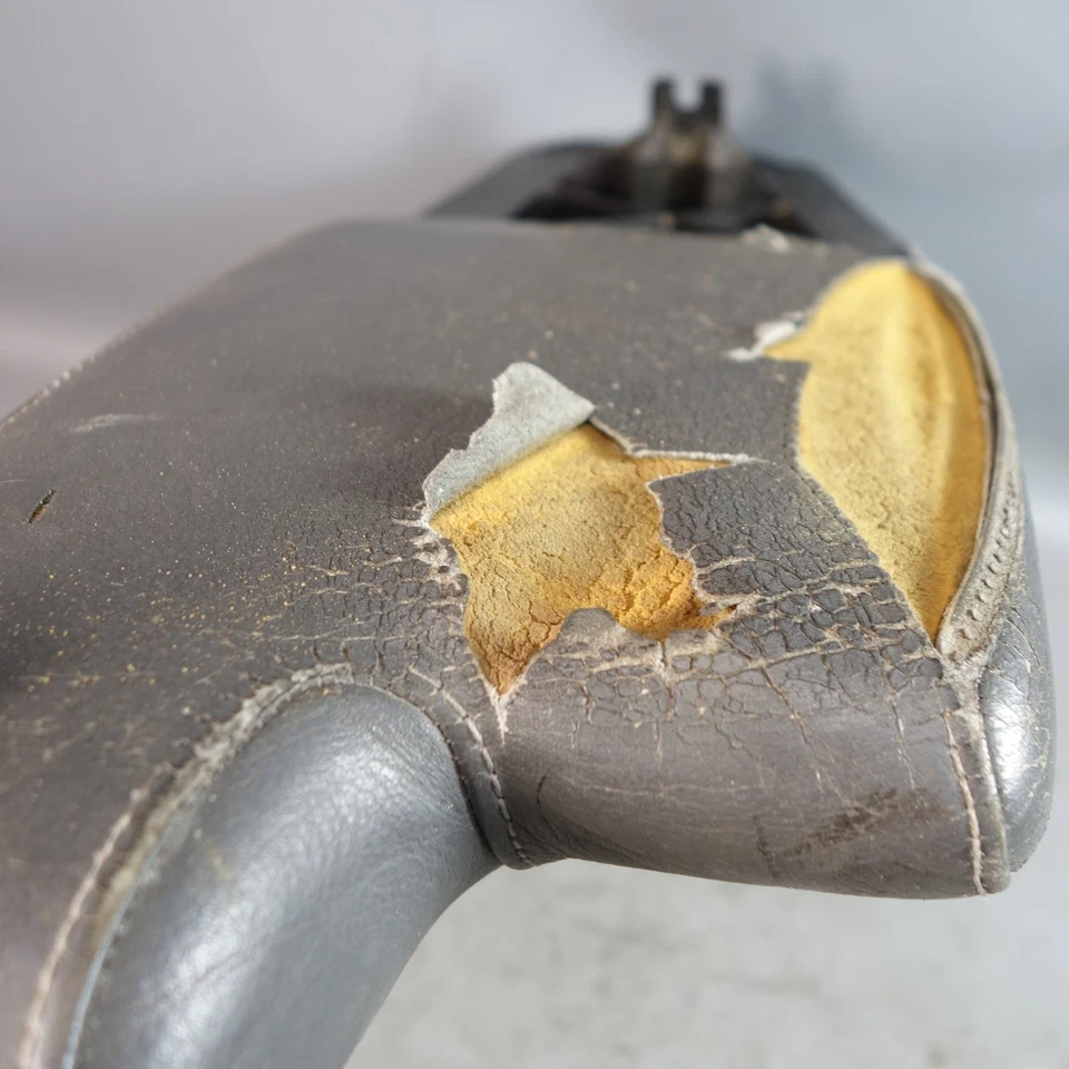 Reposabrazos delantero BMW E36 serie 3 94-99 dañado con base de montaje cuero gris OEM Foto 3 de 4