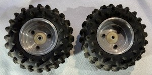 RC10 GOLD PAN ALUMINUM REAR WHEELS & TIRES TEAM ASSOCIATED OFF ROAD RC CAR