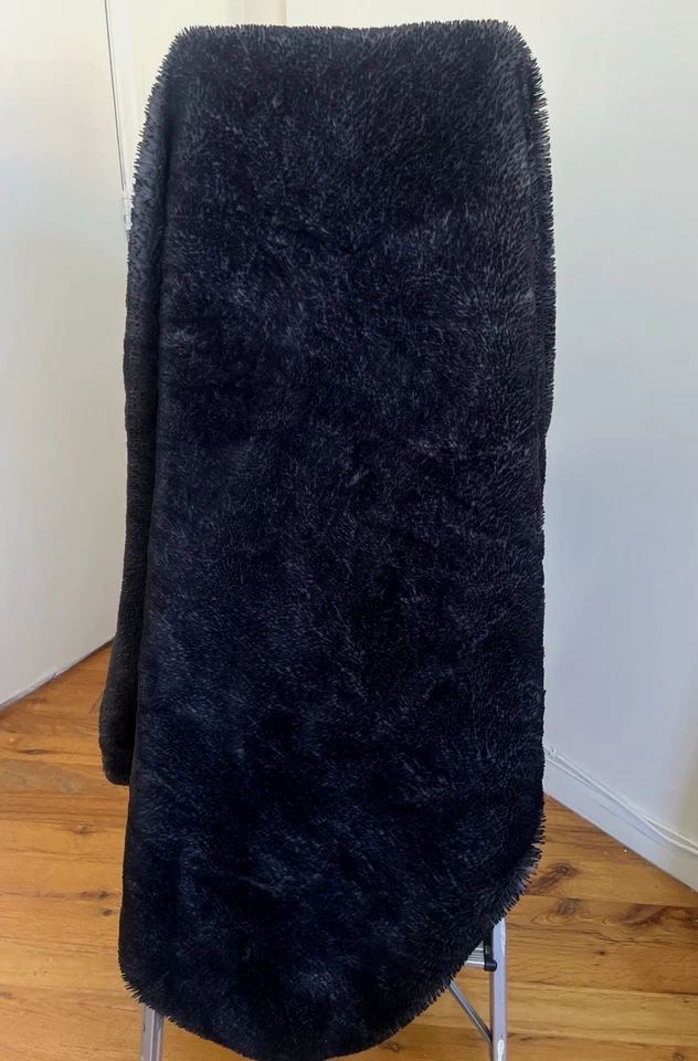 West Elm Faux Fur Chinchilla Throw in Dark Gray / Black / 47 x 60 in - Image 2 of 4