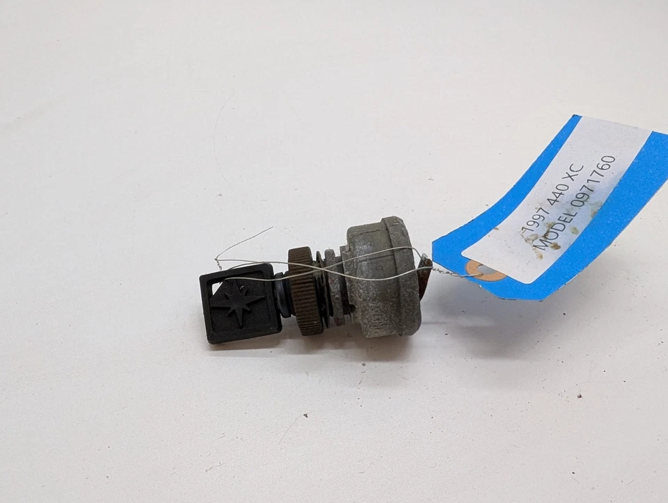 Interruptor de encendido Polaris con llave 2200357 XC 440 1991-2002 Classic Indy Trail Foto 2 de 4