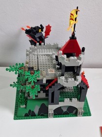 Lego Vintage Set System Castle 6082 Fire Breathing Fortress, with instructions