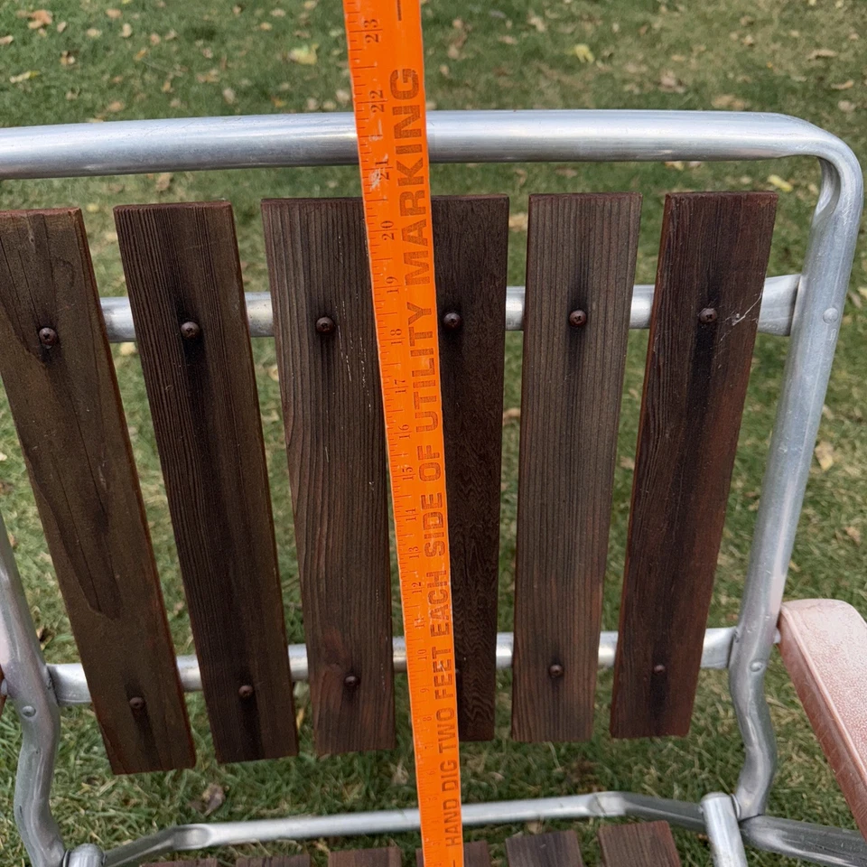 SILLA DE CÉSPED PLEGABLE DE ALUMINIO DE 5 LISTONES MCM de madera roja asiento de metal de patio LEER Foto 4 de 4