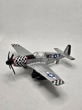 Daron Runway24 Diecast Metal Toy with Runway - P-51- Mustang